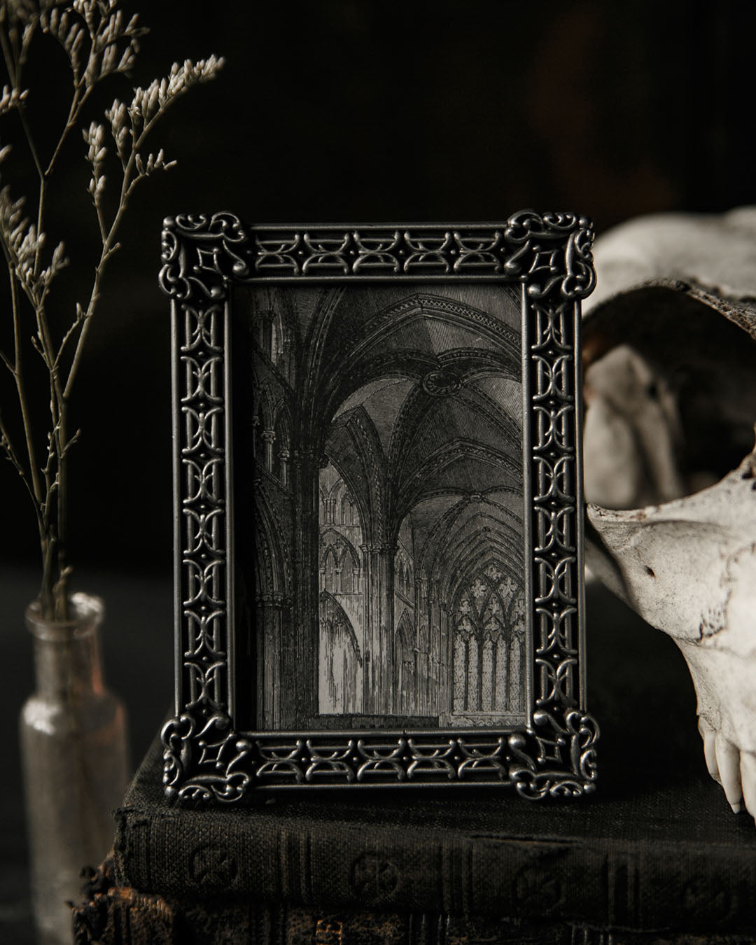 Tiny Gothic Frame