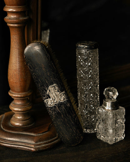 Antique Brush